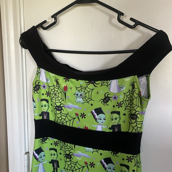 Green Spooky pinup Kreepsville dress - Picture 3 of 7